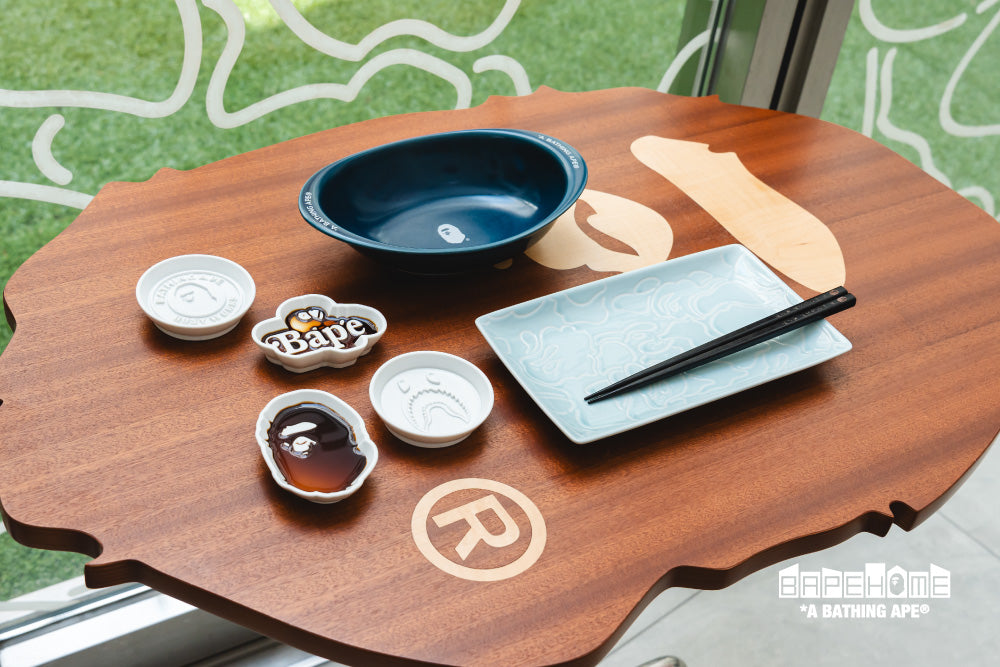 【新品未使用】BAPE CAFE!? プレート（皿）8枚セット 希少品 新品未使用】BAPE CAFE!? プレート（皿）8枚セット 希少品 カフェ 食器