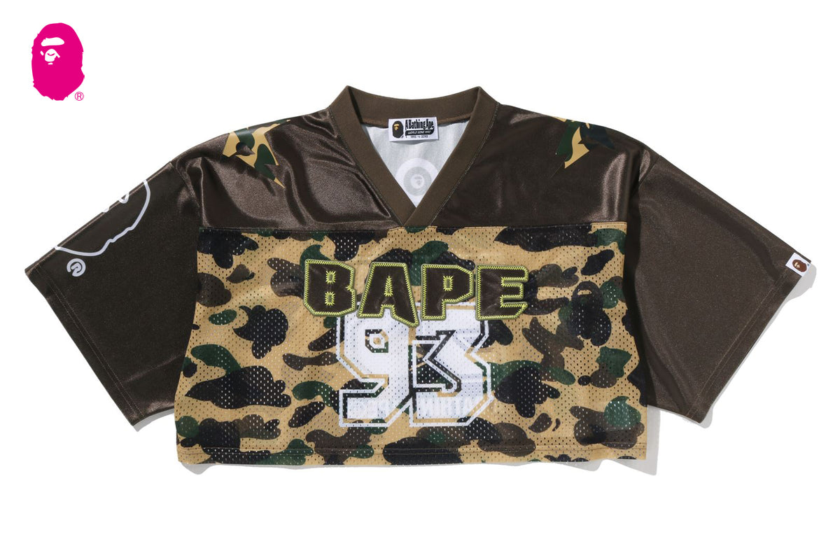 A BATHINGAPE ベイシングエイプ football Tシャツ 初代カモ 1ST CAMO BAPE CROPPED FOOTBALL TEE | bape.com