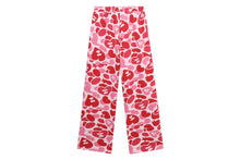HEART BADGE CAMO SWEAT PANTS