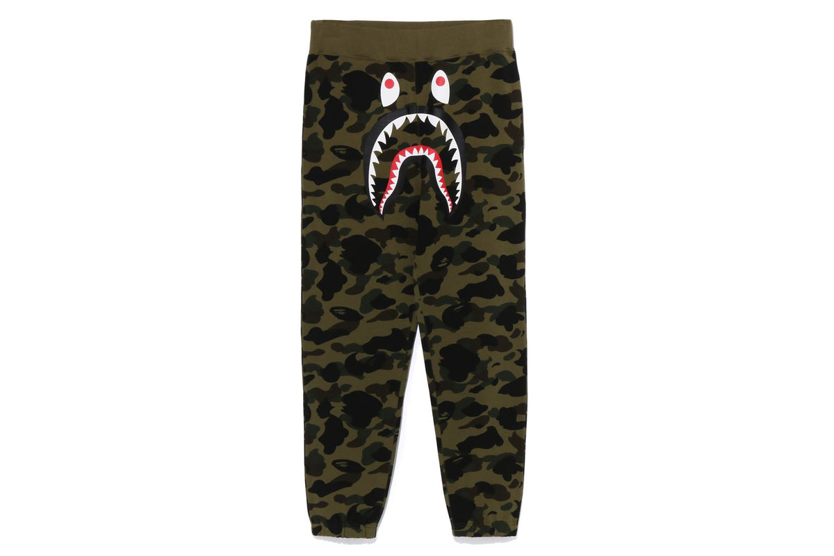 1ST CAMO WIDE FIT SHARK SWEAT PANTS | bape.com