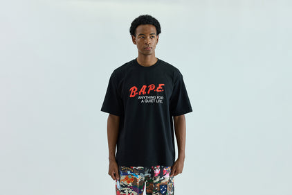 BAPE MOTTO LOGO RELAXED FIT TEE