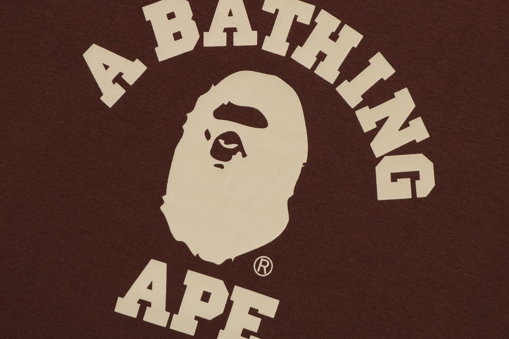 【A BATHING APE】 COLLEGE CROPPED TRIM TEE 要在庫確認 001CSL802005_NVY_A.jpg?v=