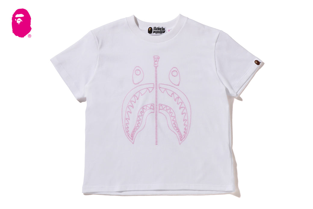 A BATHING APE エイプ シャーク　キルティング　レディース CHAINSTITCH SHARK MINI TEE | bape.com