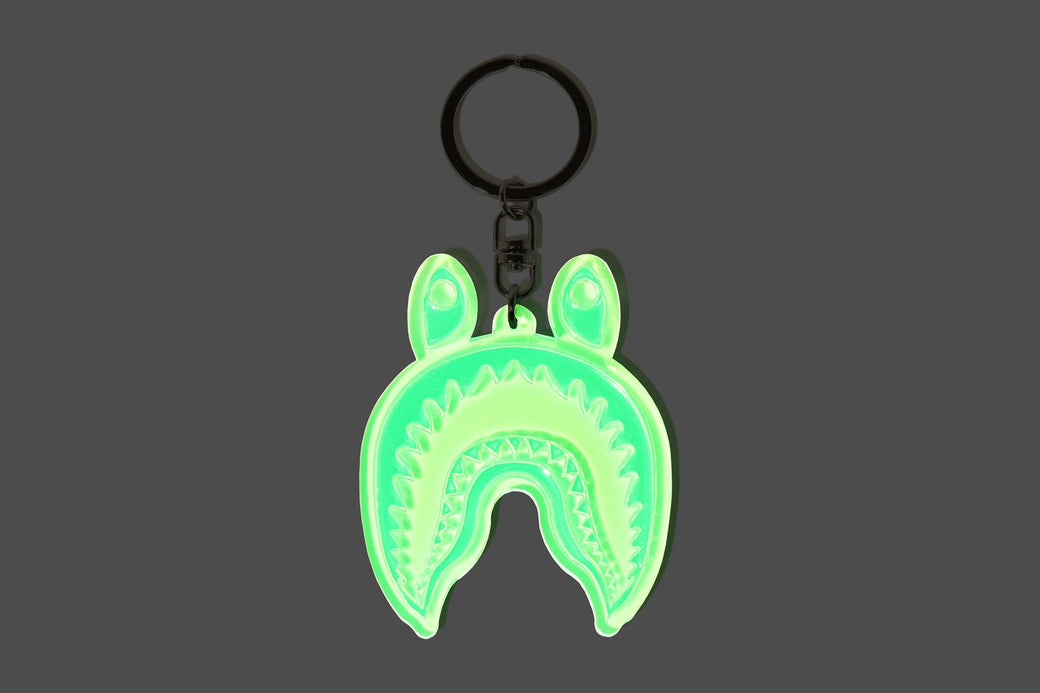 [アベイシングエイプ]A BATHING APE BAPE Shark l Keychain A BATHING APE SHARK FULL ZIP HOODIE KEYCHAIN ABC CAMO ~ BAPE