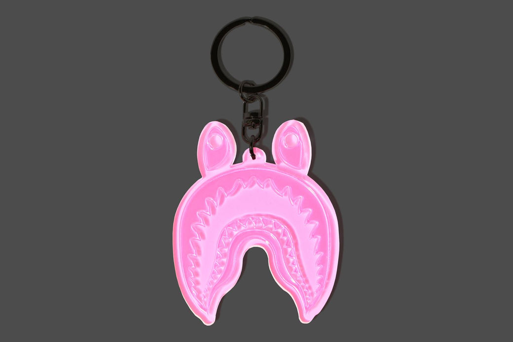 エイプキーホルダーシャーク SHARK REFLECTIVE KEYCHAIN bape com