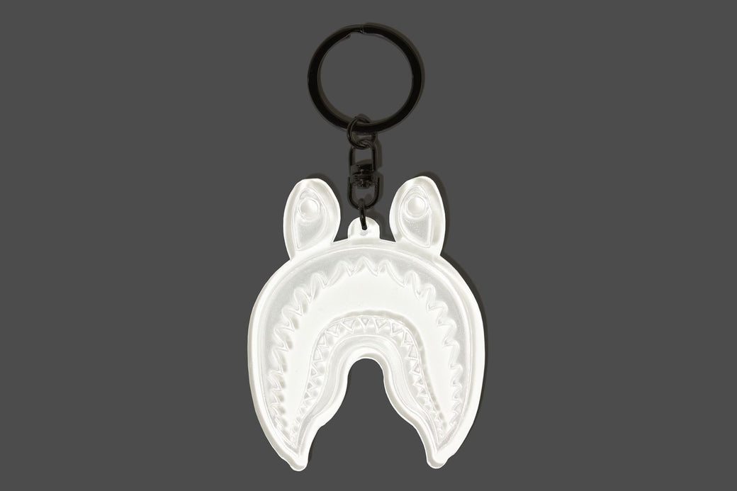 SHARK REFLECTIVE KEYCHAIN | bape.com