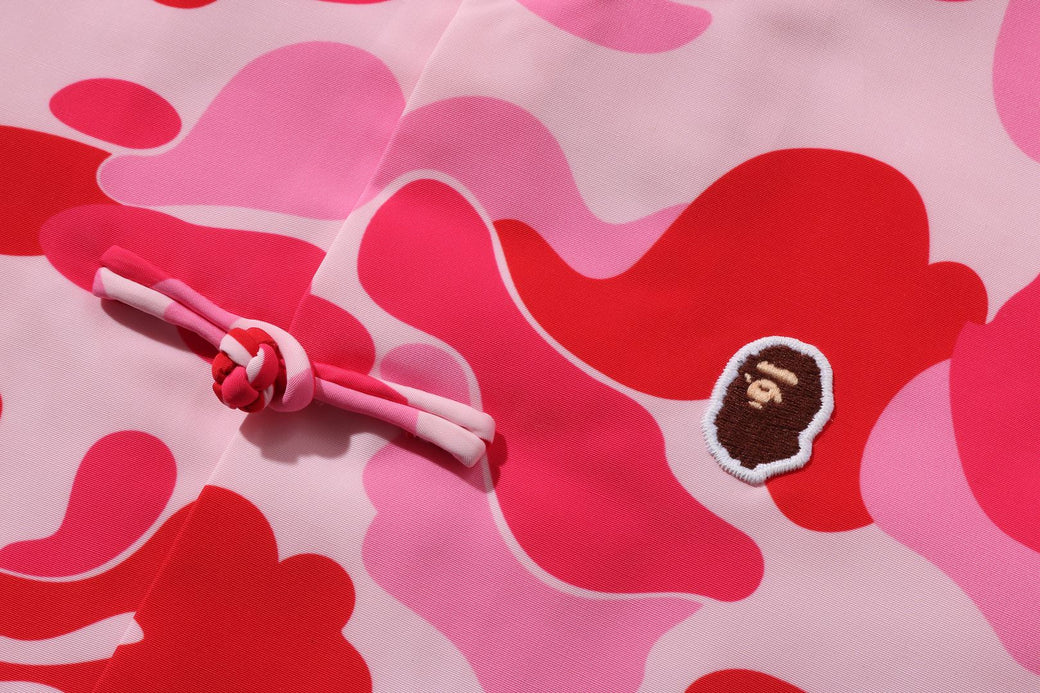 A Bathing Ape チャイナジャケット A BATHING APEからリバーシブルに着回せるCOLOR CAMOを使用した