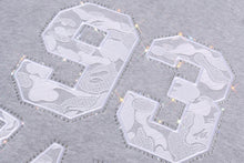 CAMO LACE PATCH BOXY CROPPED PULLOVER HOODIE