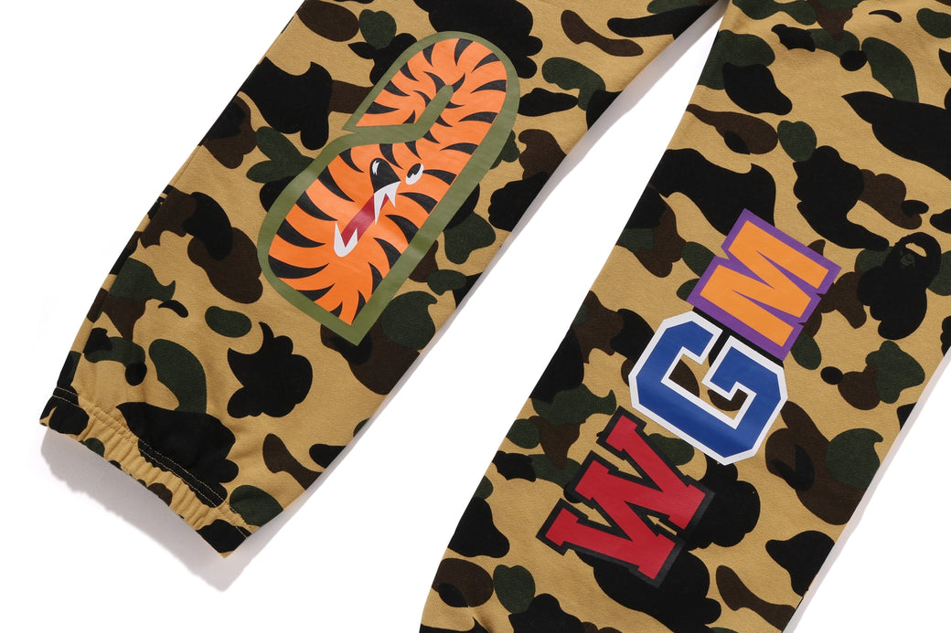 1ST CAMO SHARK SWEATPANTS | bape.com