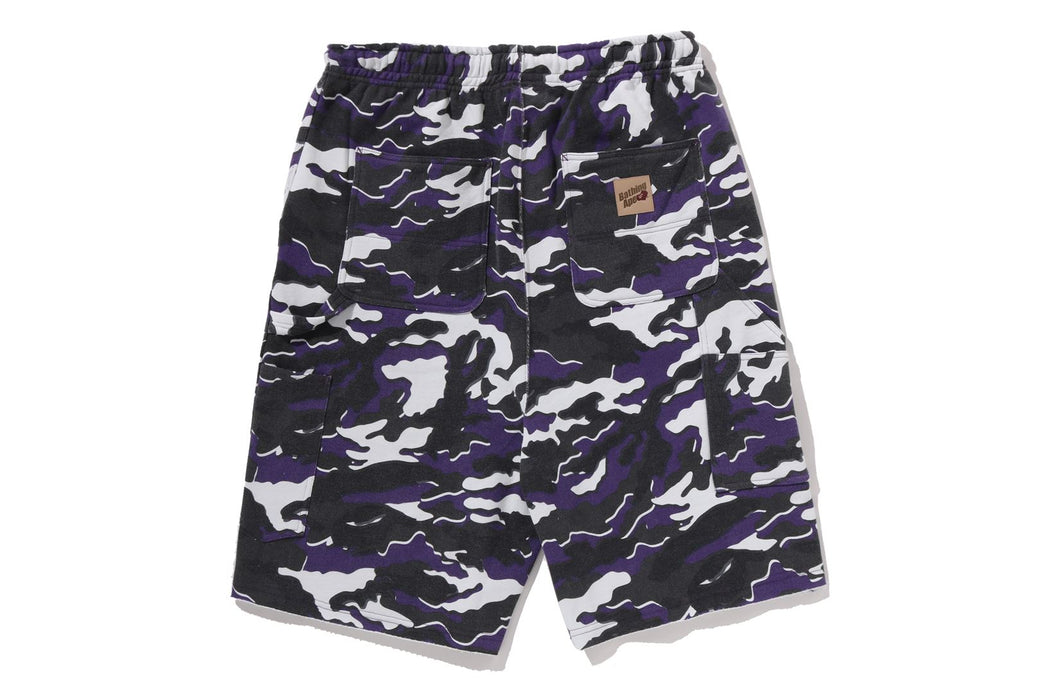 GLITCH WOODLAND CAMO DOUBLE KNEE RELAXED FIT SWEAT SHORTS | bape.com