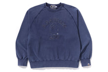 WASHED EFFECT  COLLEGE PATCH RELAXED FIT CREWNECK SWEAT