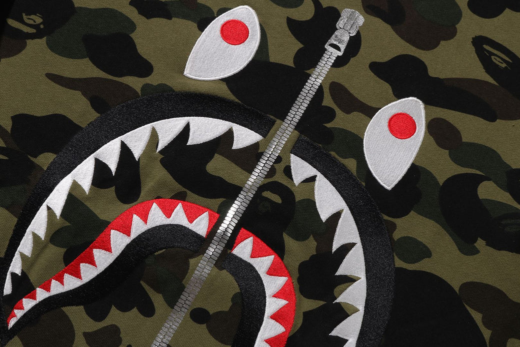 O*G様 A BATHING APE 1ST CAMO CREWNECK 1ST CAMO SHARK CREWNECK | bape.com
