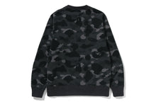 COLOR CAMO COLLEGE CREWNECK SWEATSHIRT