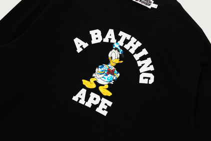 【 BAPE X DISNEY 】DONALD DUCK COLLEGE RELAXED FIT CREWNECK