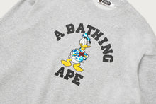 【 BAPE X DISNEY 】DONALD DUCK COLLEGE RELAXED FIT CREWNECK