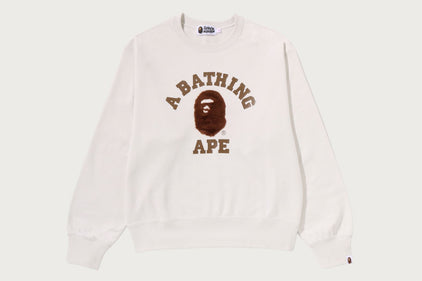 COLLEGE FUR PATCH CREWNECK SWEATSHIRT