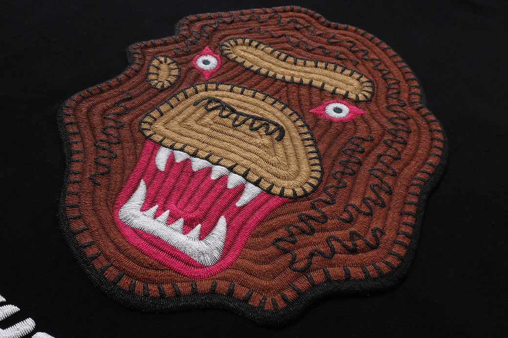 【A BATHING APE】2色展開 EMBROIDERY STYLE SOUVENIR LOGO TEE T-shirts A BATHING APE Embroidery Style Souvenir Logo Tee
