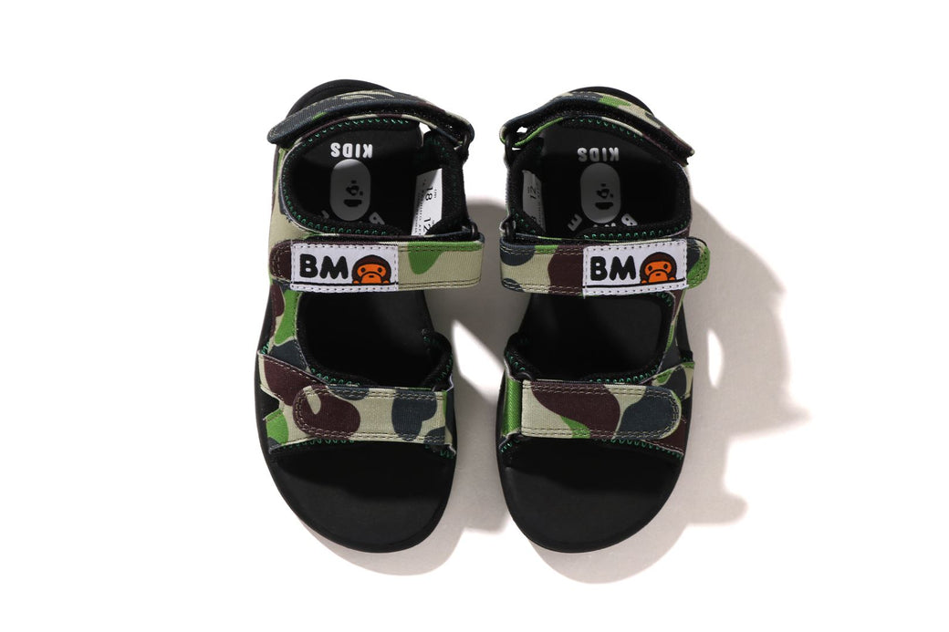 A bathing fashion ape sandals