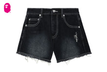 DISTRESSED SHORTS WITH WHITE STITCHING