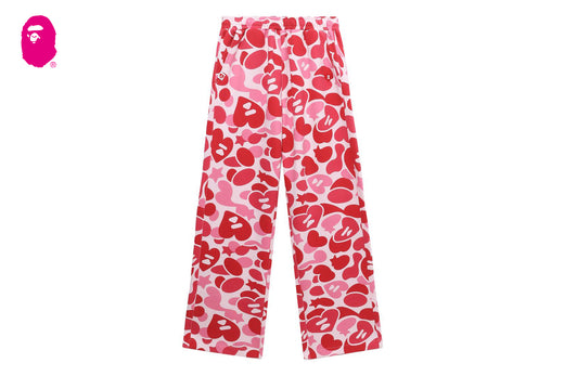 HEART BADGE CAMO SWEAT PANTS