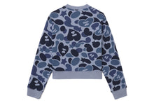 CAMO MONOGRAM BIG HEART PRINT CROP SWEAT SHIRT