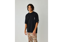 LINE CAMO FLAG LABEL POCKET TEE