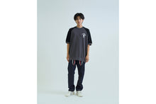 COLLEGE RELAXED FIT SWEAT TEE