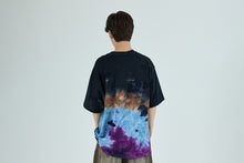 COLOR CAMO TIE DYE DESTROYED MULTI LOGO RELAXED FIT TEE