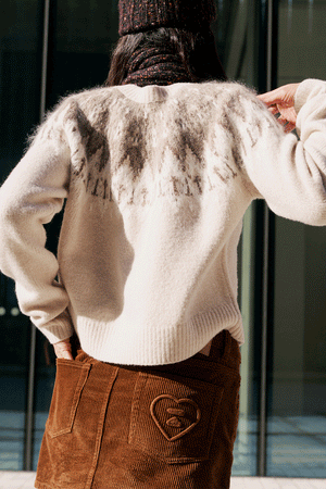 2025 FW APEE LOOKBOOK 16. Click this if you want to open image preview.
