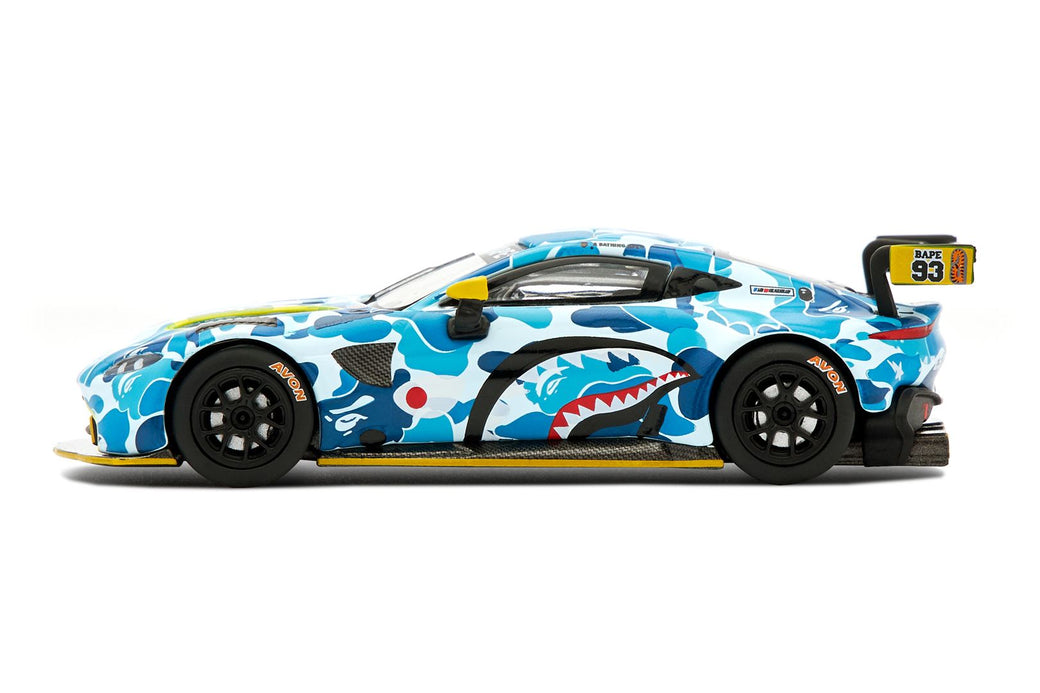 人気定番低価新品未開封　BAPE ASTON MARTIN GT3 1/64　エイプ　ベイプ ミニカー