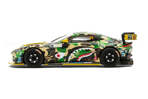 【 BAPE X ASTON MARTIN 】GT3 1/64 MODEL CAR