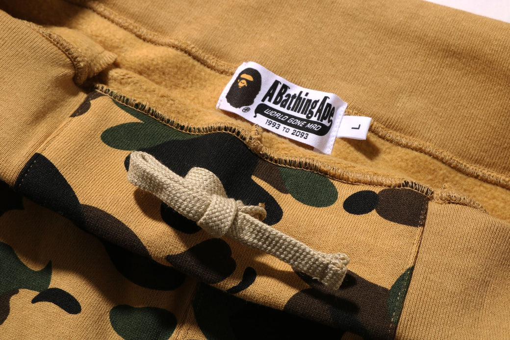 1ST CAMO SWEAT SHORTS | bape.com